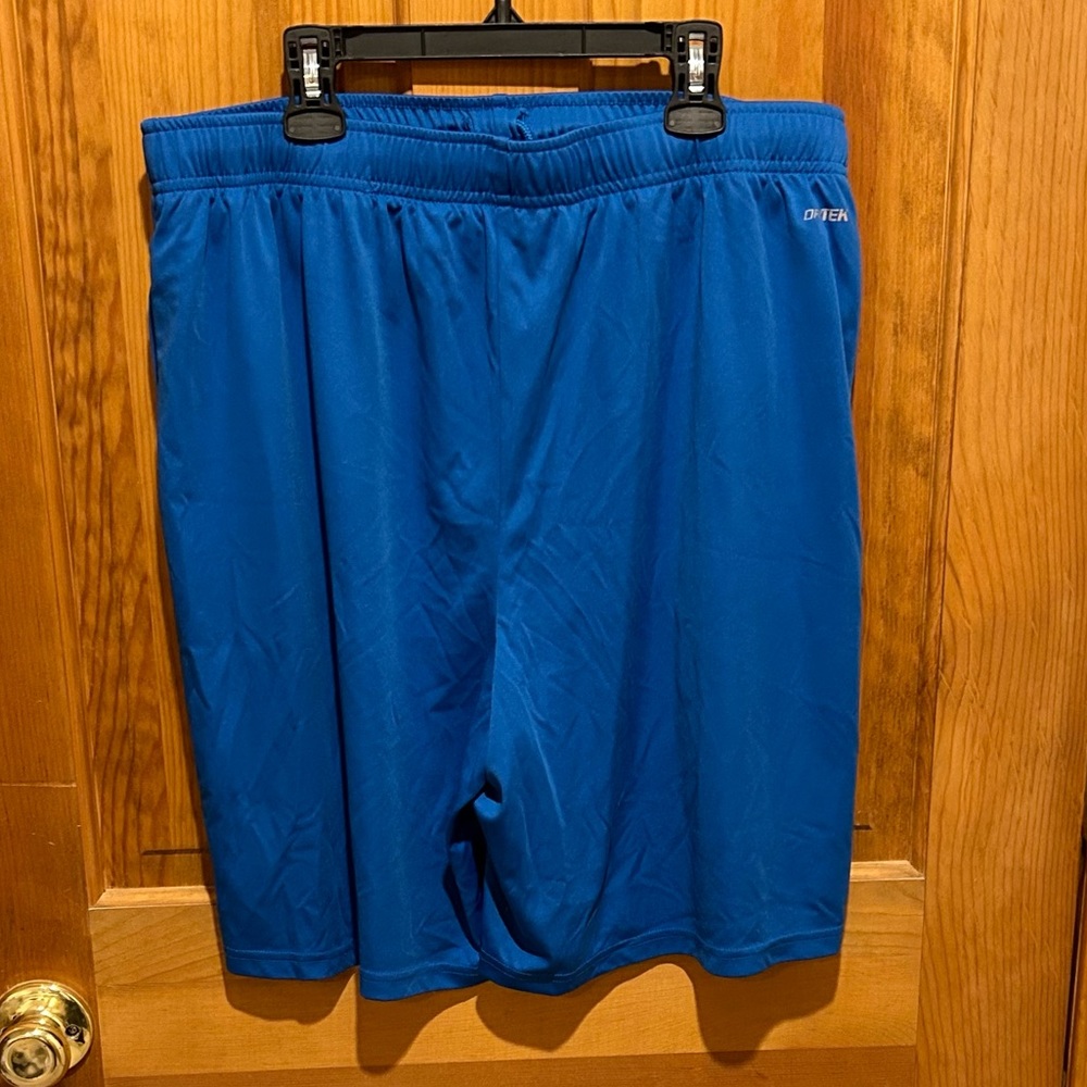 Tek Gear Men Size L Royal Blue DryTek Shorts, EUC